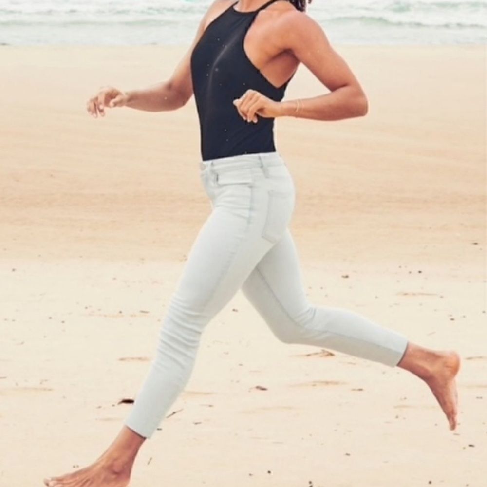Athleta Sculptek Skinny Crop Jean Light Glacier Wash
